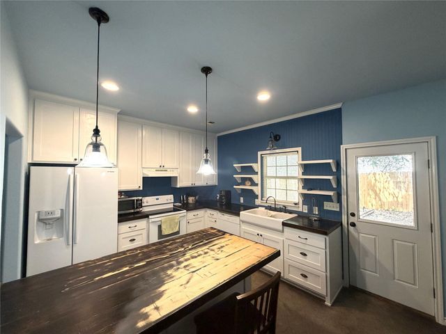 2302 Belaire DR, Granite Shoals, TX 78654