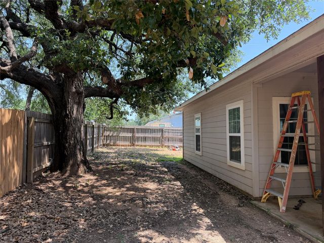 2302 Belaire DR, Granite Shoals, TX 78654