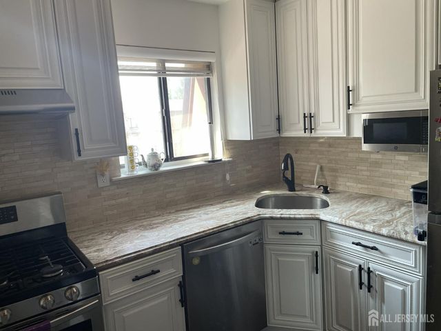 202 N Oaks Boulevard N, North Brunswick, NJ 08902