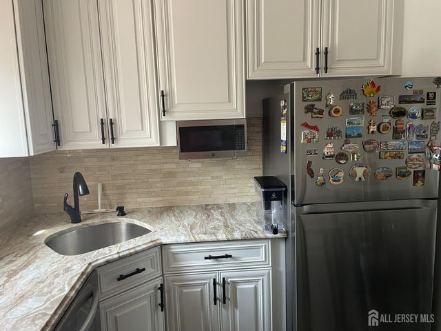 202 N Oaks Boulevard N, North Brunswick, NJ 08902