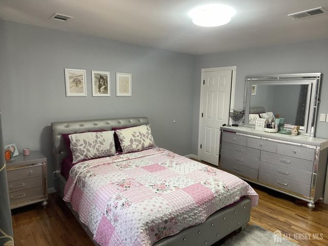 202 N Oaks Boulevard N, North Brunswick, NJ 08902