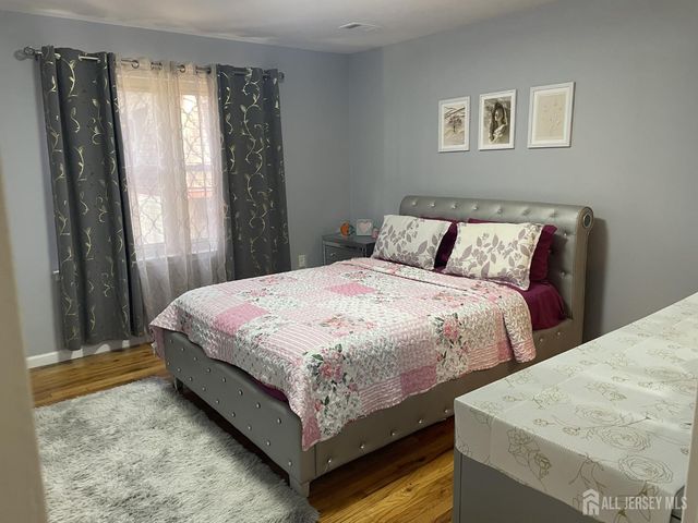 202 N Oaks Boulevard N, North Brunswick, NJ 08902