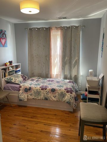 202 N Oaks Boulevard N, North Brunswick, NJ 08902