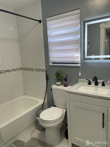 202 N Oaks Boulevard N, North Brunswick, NJ 08902