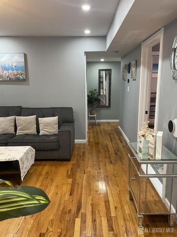 202 N Oaks Boulevard N, North Brunswick, NJ 08902