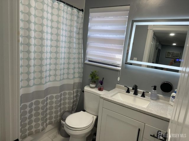 202 N Oaks Boulevard N, North Brunswick, NJ 08902