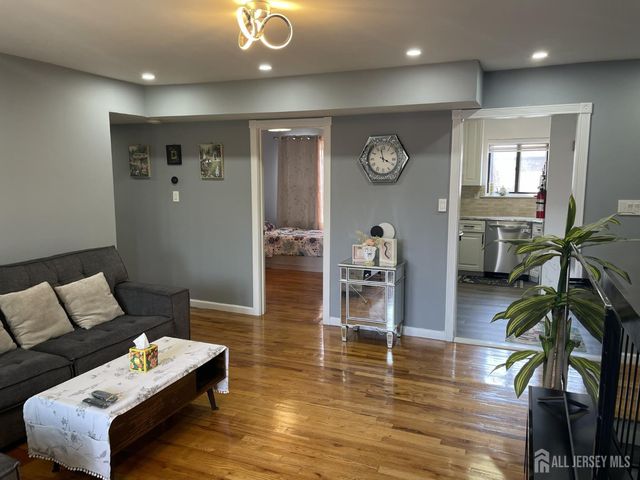 202 N Oaks Boulevard N, North Brunswick, NJ 08902