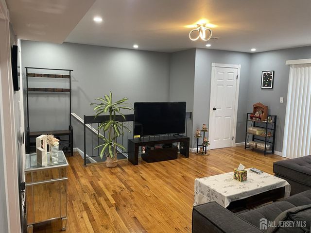 202 N Oaks Boulevard N, North Brunswick, NJ 08902