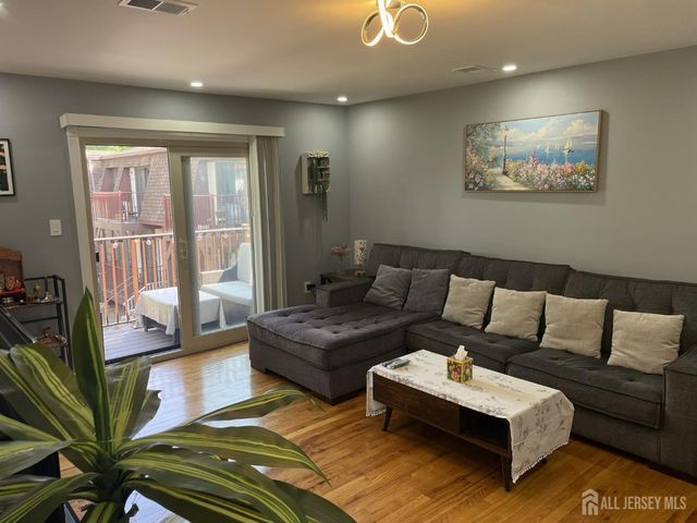 202 N Oaks Boulevard N, North Brunswick, NJ 08902