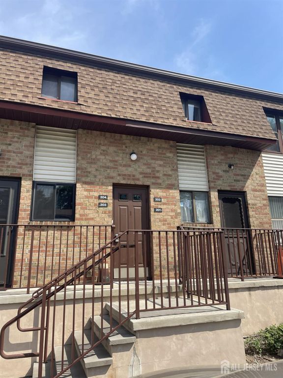 202 N Oaks Boulevard N, North Brunswick, NJ 08902