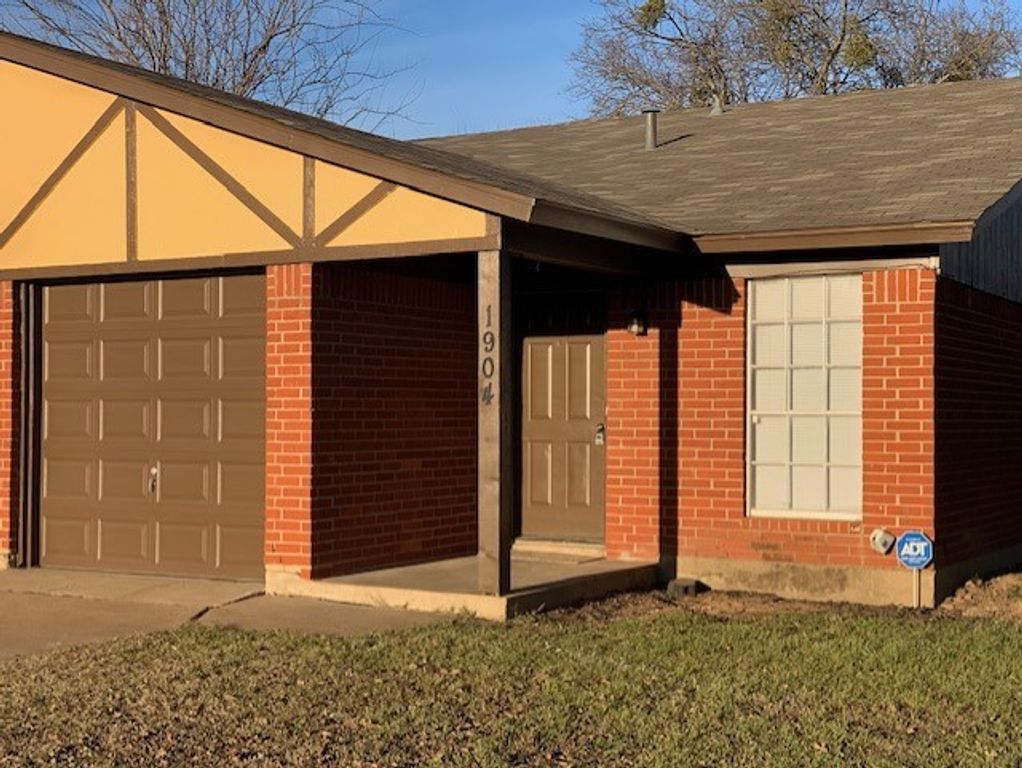 1904 Starling Court, Cleburne, TX 76033