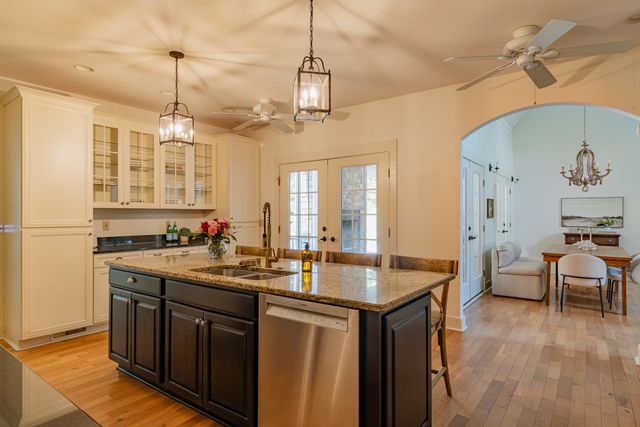 1000 Norfleet Dr, Nashville, TN 37220