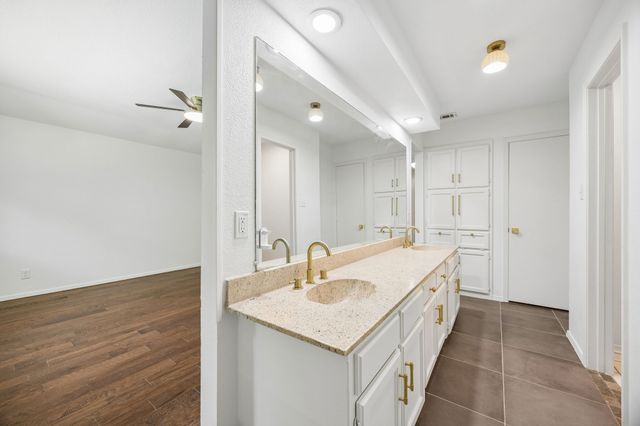 2701 Baldwin Drive, Arlington, TX 76012