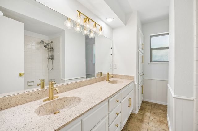 2701 Baldwin Drive, Arlington, TX 76012