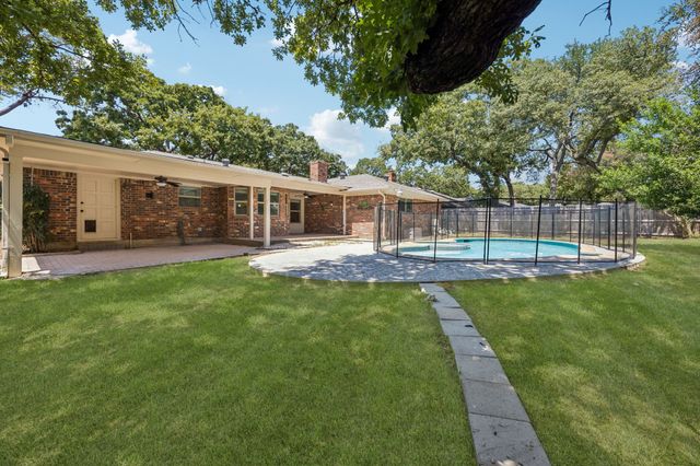 2701 Baldwin Drive, Arlington, TX 76012