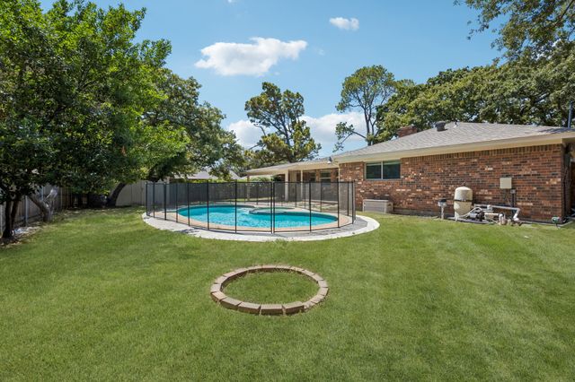 2701 Baldwin Drive, Arlington, TX 76012