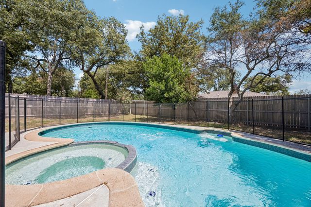2701 Baldwin Drive, Arlington, TX 76012