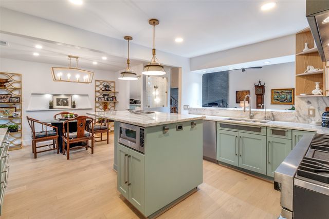 947 Easton Place, Dallas, TX 75218