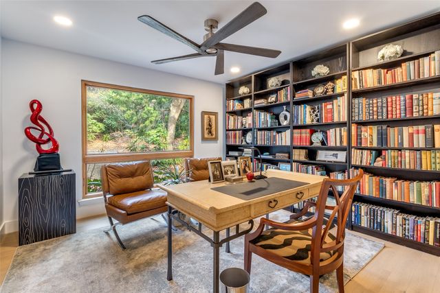 947 Easton Place, Dallas, TX 75218