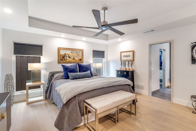 947 Easton Place, Dallas, TX 75218