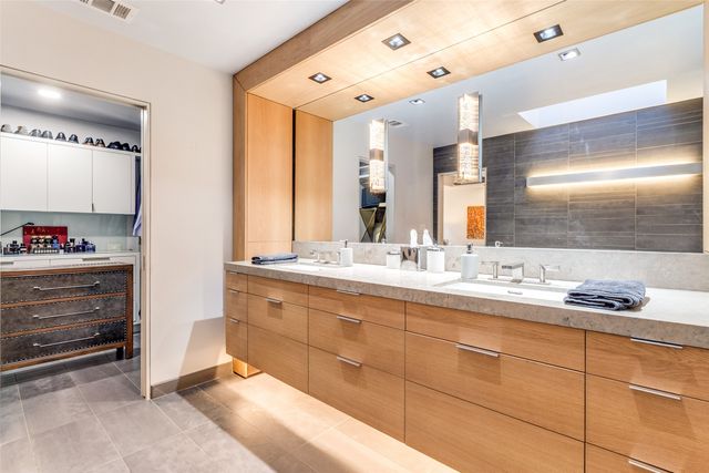 947 Easton Place, Dallas, TX 75218