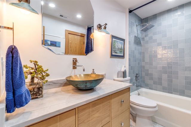 947 Easton Place, Dallas, TX 75218