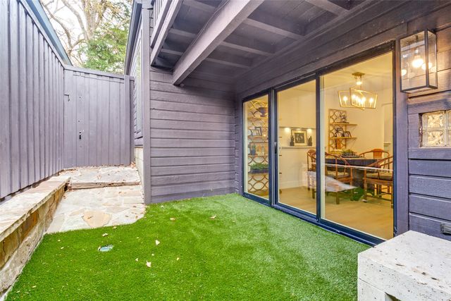 947 Easton Place, Dallas, TX 75218