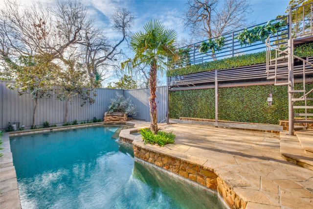 947 Easton Place, Dallas, TX 75218