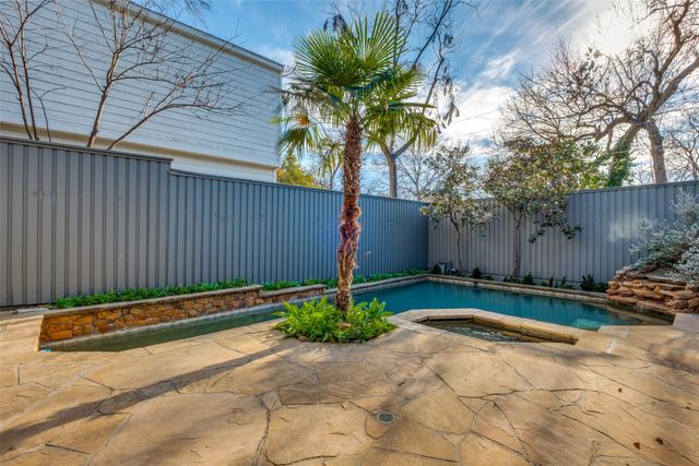 947 Easton Place, Dallas, TX 75218