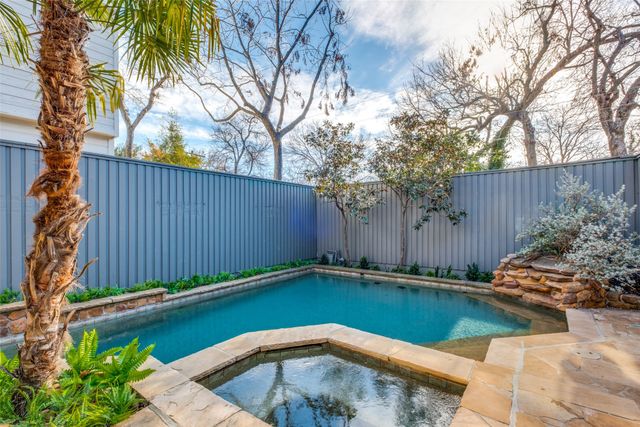 947 Easton Place, Dallas, TX 75218