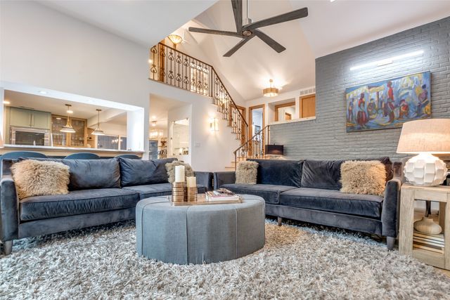 947 Easton Place, Dallas, TX 75218