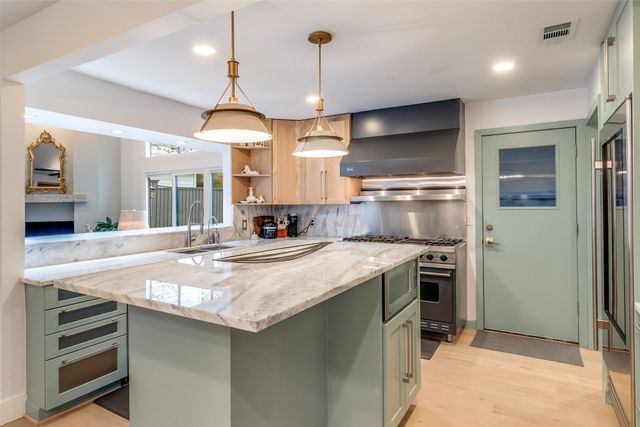 947 Easton Place, Dallas, TX 75218