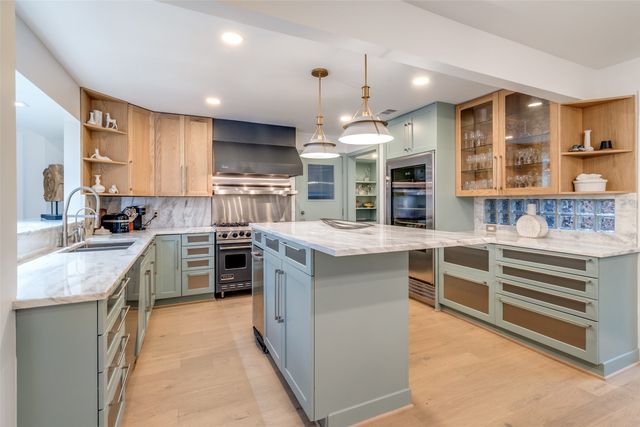 947 Easton Place, Dallas, TX 75218