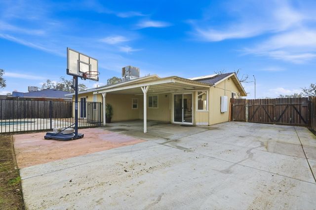 2771 North Street, Anderson, CA 96007