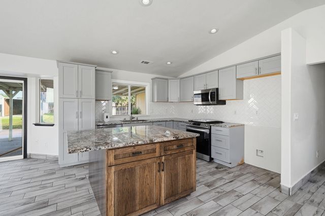 2771 North Street, Anderson, CA 96007