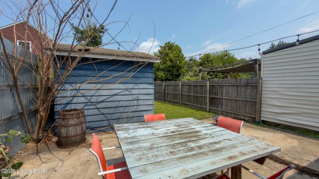 1035 E Caldwell St, Louisville, KY 40204