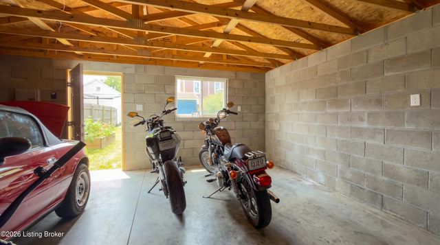1035 E Caldwell St, Louisville, KY 40204