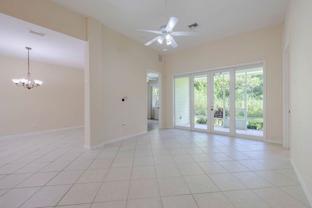 427 Pineapple Square SW 31, Vero Beach, FL 32962