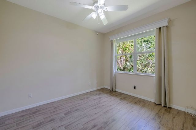 427 Pineapple Square SW 31, Vero Beach, FL 32962