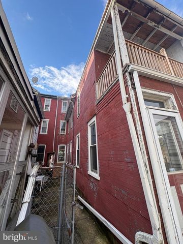 19 E HIGH ST, Womelsdorf, PA 19567