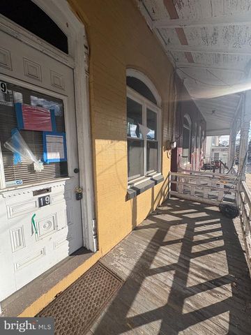 19 E HIGH ST, Womelsdorf, PA 19567