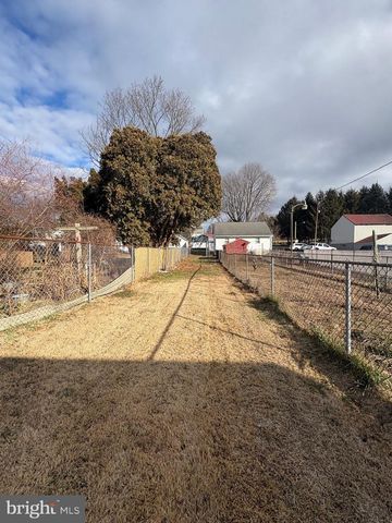 19 E HIGH ST, Womelsdorf, PA 19567