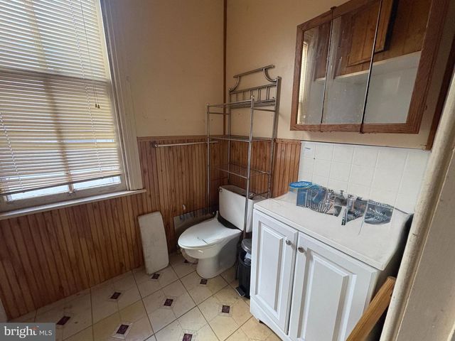 19 E HIGH ST, Womelsdorf, PA 19567