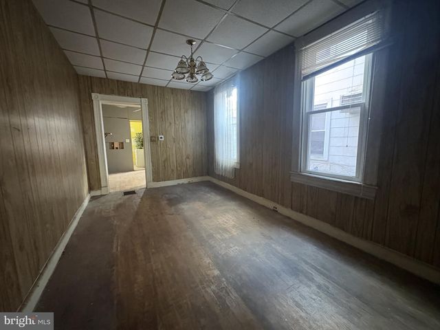 19 E HIGH ST, Womelsdorf, PA 19567