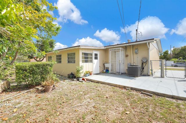 10565 SW 156th Ln, Miami, FL 33157