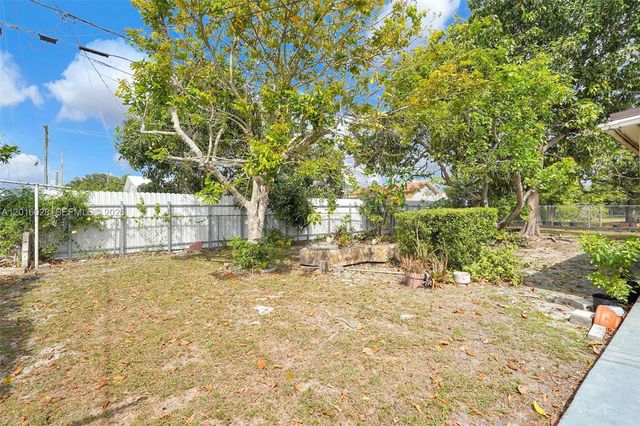 10565 SW 156th Ln, Miami, FL 33157