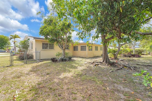 10565 SW 156th Ln, Miami, FL 33157