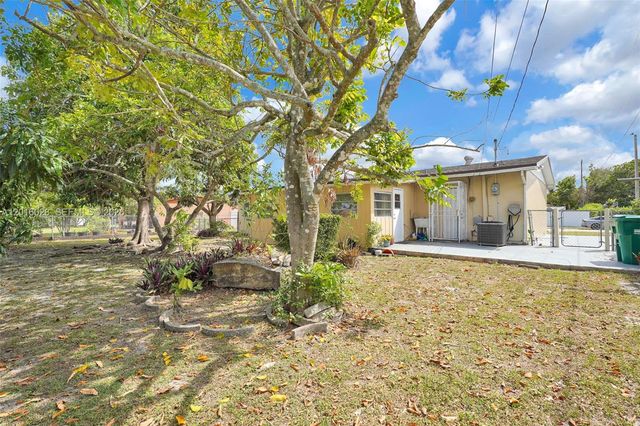 10565 SW 156th Ln, Miami, FL 33157