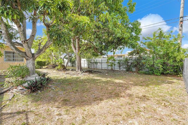 10565 SW 156th Ln, Miami, FL 33157