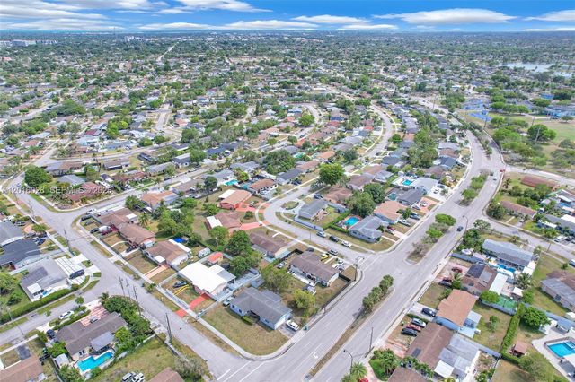 10565 SW 156th Ln, Miami, FL 33157
